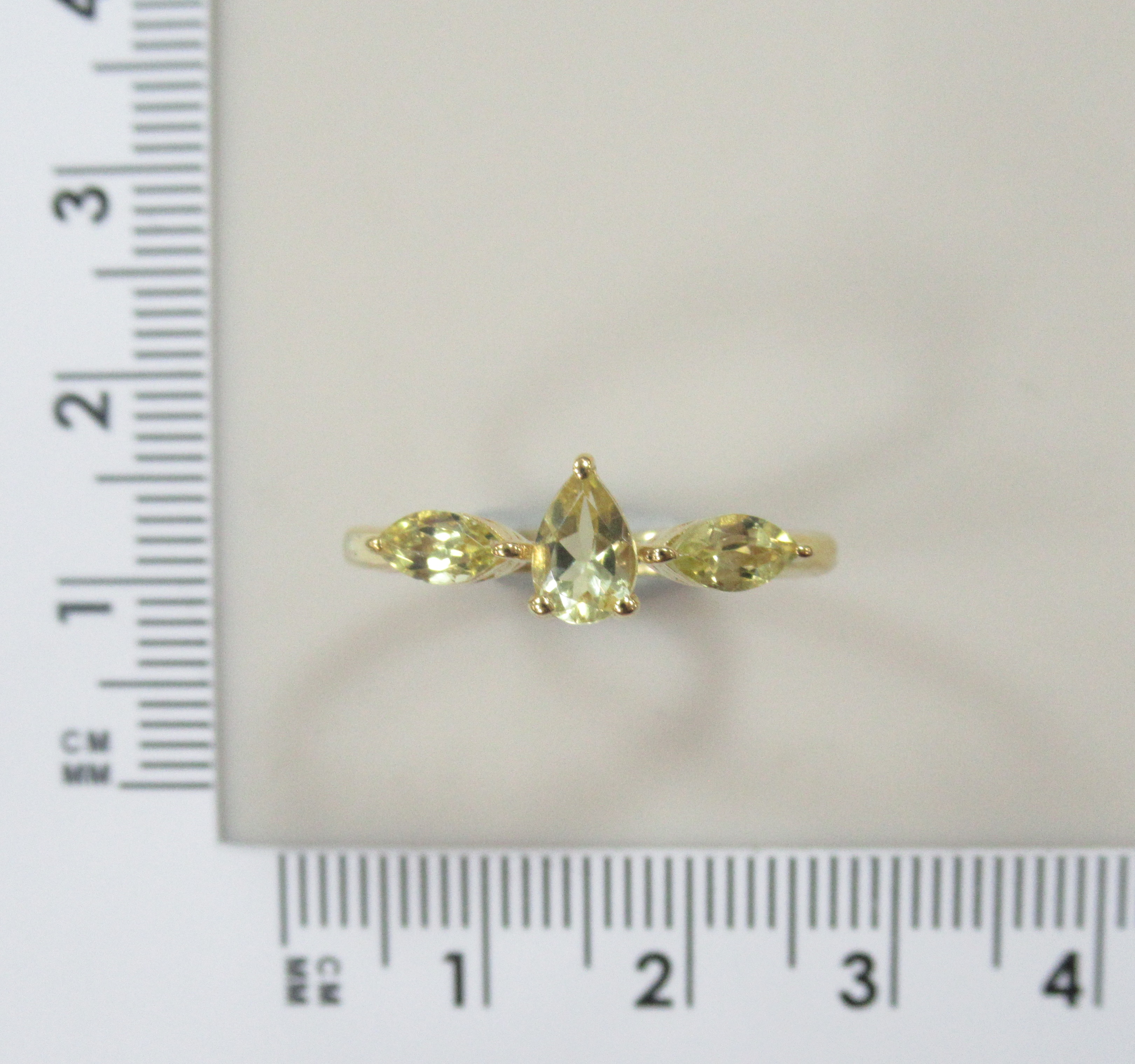 Серебряное кольцо с гелиодорами